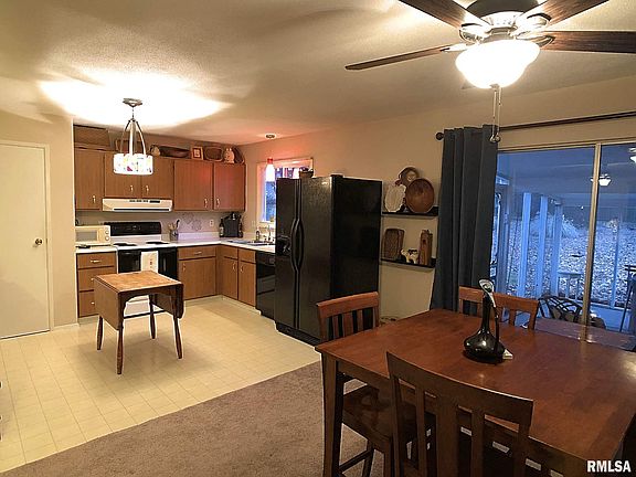 4th image of 208 N Lark Ln