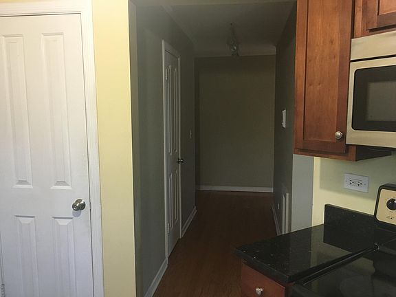 4th image of 222 Asbury Ave #40