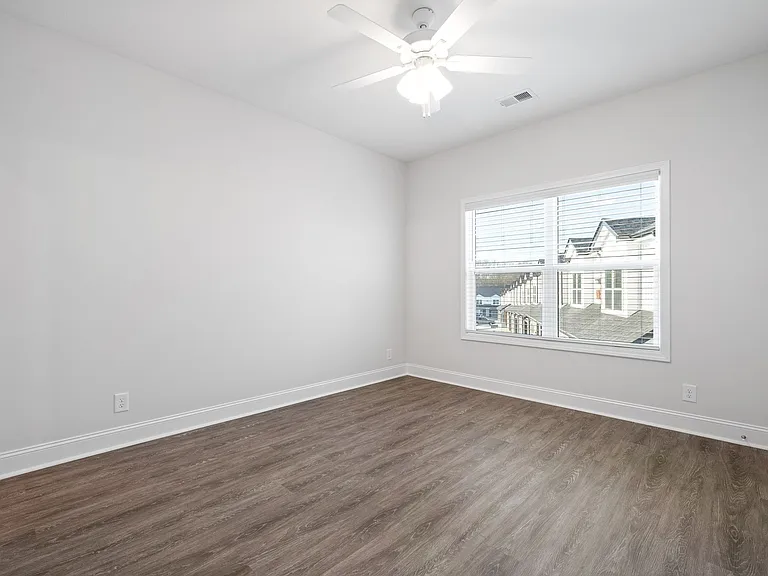 760 Tracy Ln #D104 — Photo 12