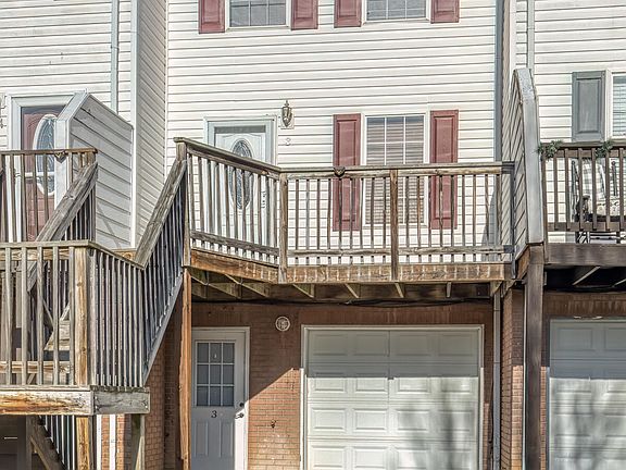 2nd image of 121 Bilco St