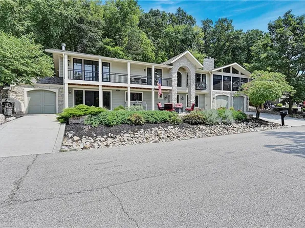 171 Lakeshore Dr S, Lenexa, KS 66217