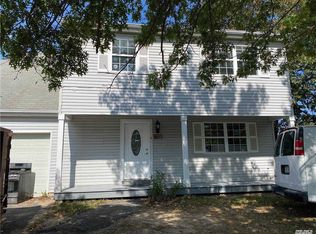 95 Irving St, Central Islip, NY 11722