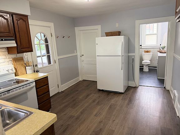 2nd image of 2242 12th St #1