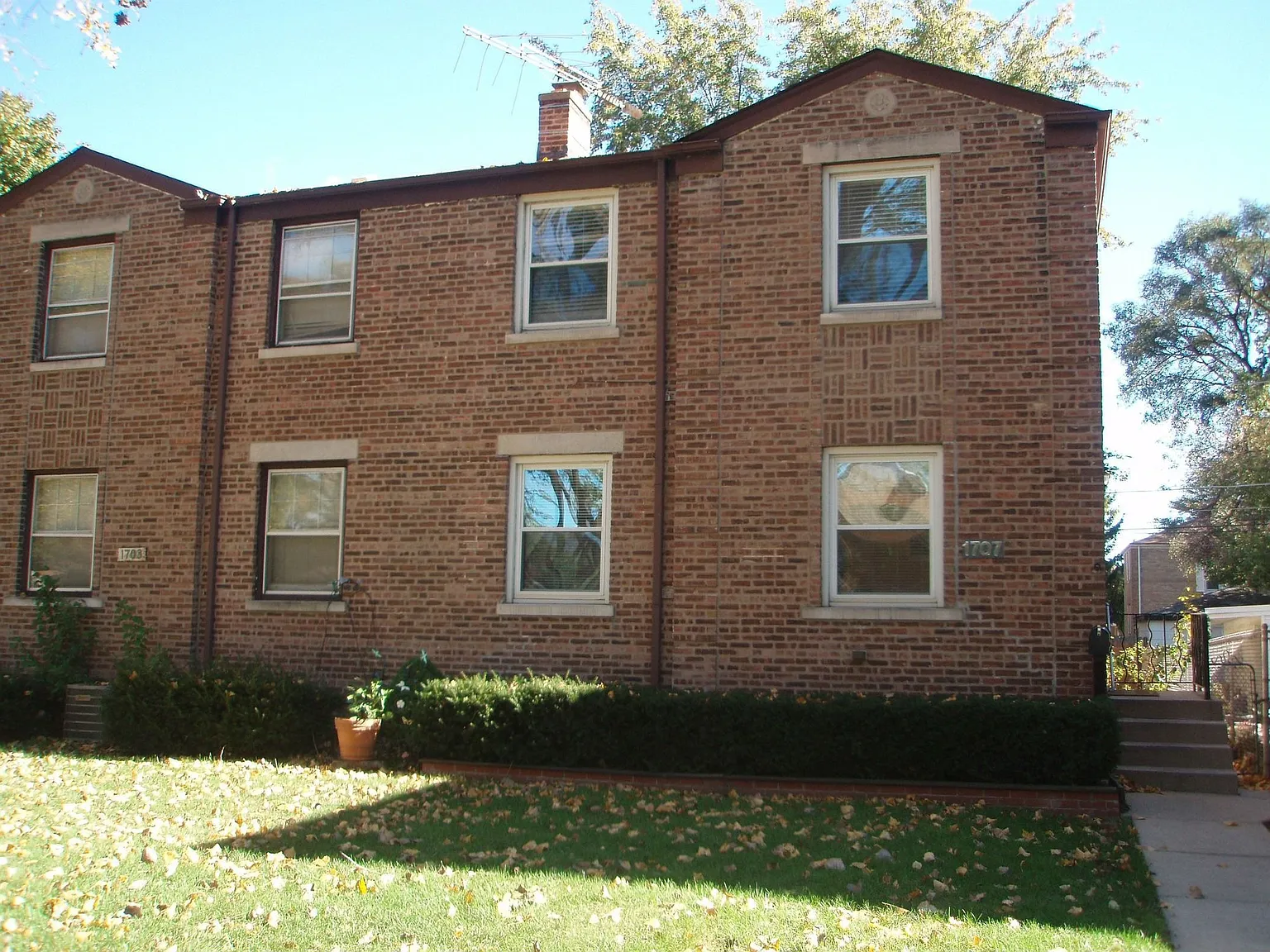 1707 Linden St photo 1