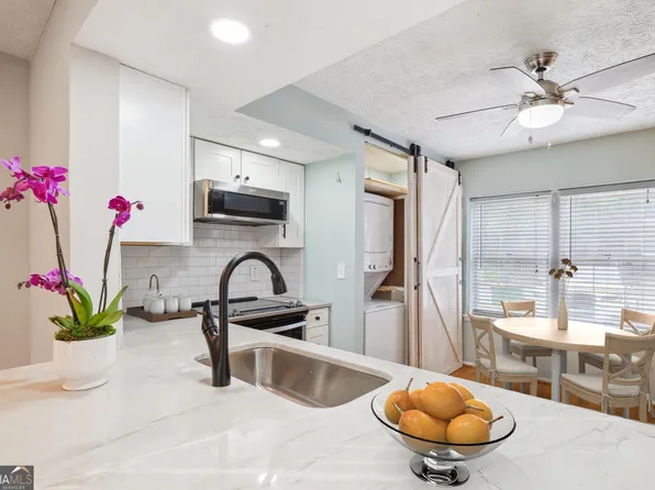 8860 Long Beach Cir, Sandy Springs, GA 30350