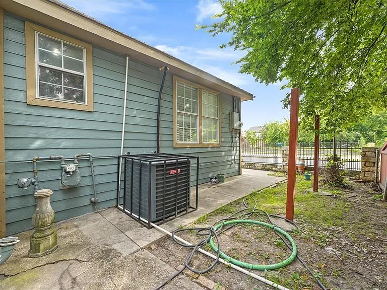 709 S Munger Blvd — Photo 4