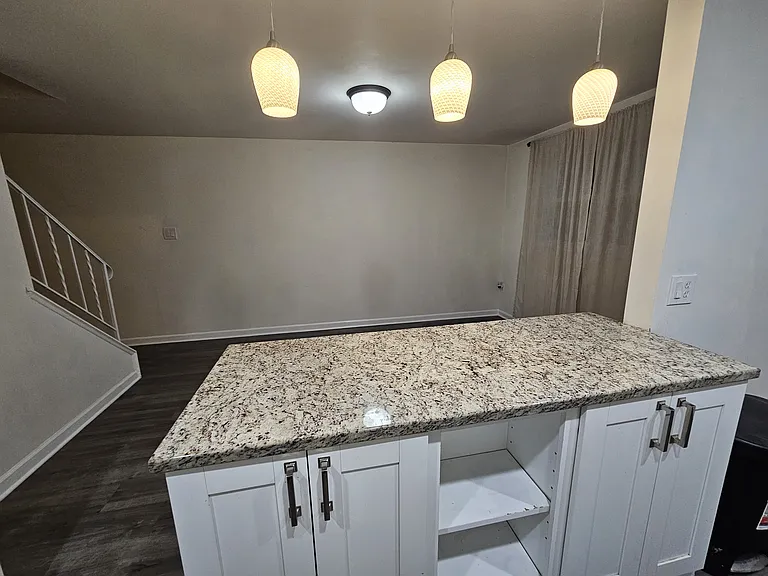 Regina Dr — Photo 11