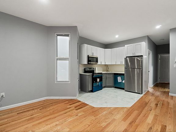 4th image of 1958 Needham Ave