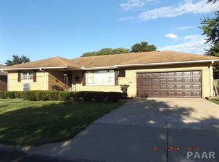 1510 N 12th St, Pekin, IL 61554