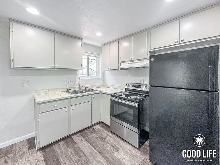329 W 14th St — Photo 5