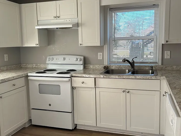 1068 Waccamaw Dr — Photo 2