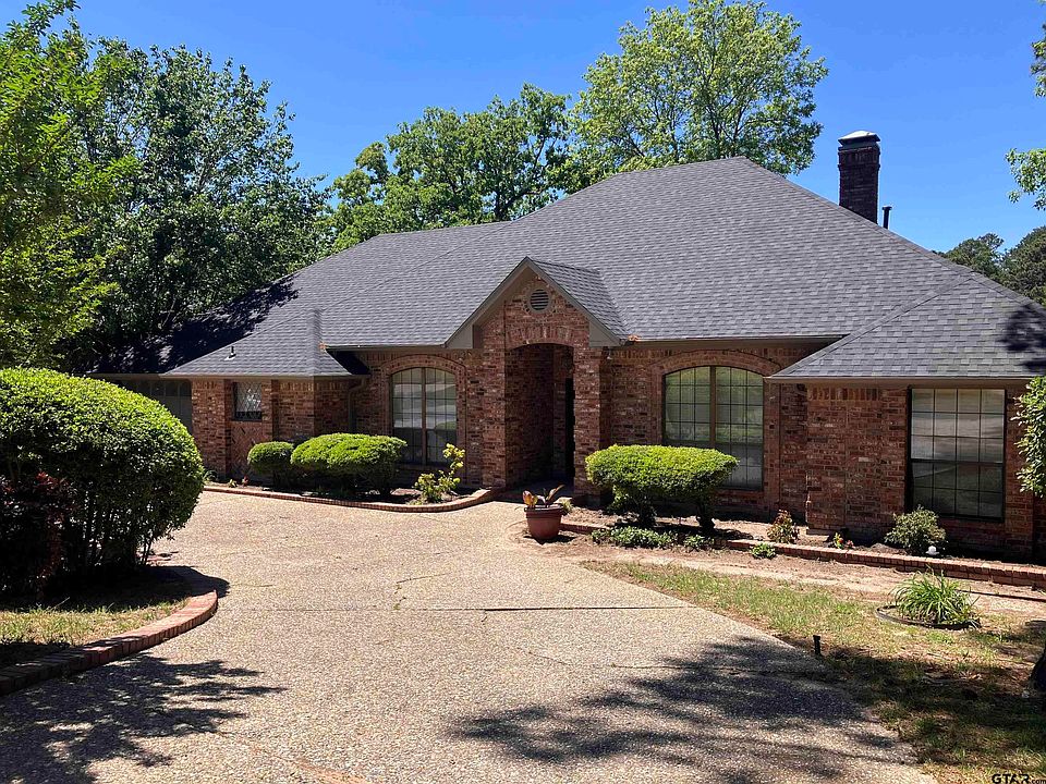 2nd image of 3803 Lake Forest Dr