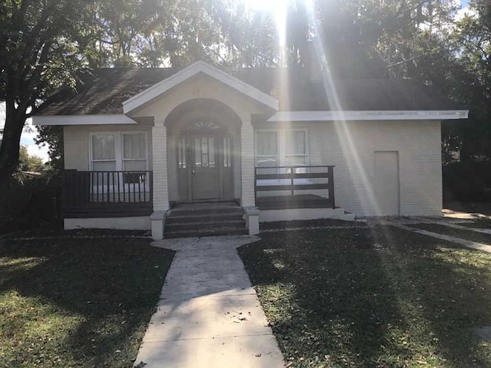 1014 W Rich Ave