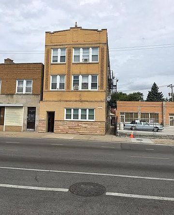 2nd image of 4852 W Diversey Ave