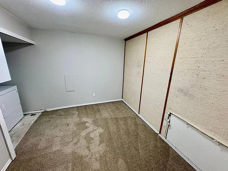 2569 E Nichols Cir — Photo 21