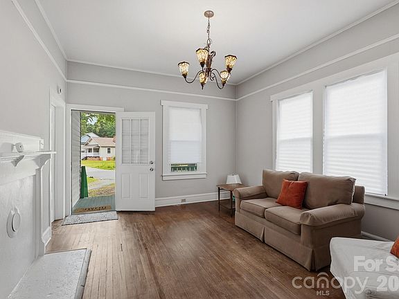 4th image of 417 York Ave