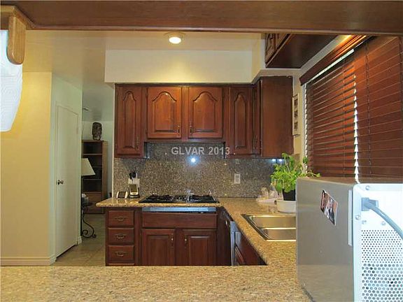 5th image of 5244 Carol Cir