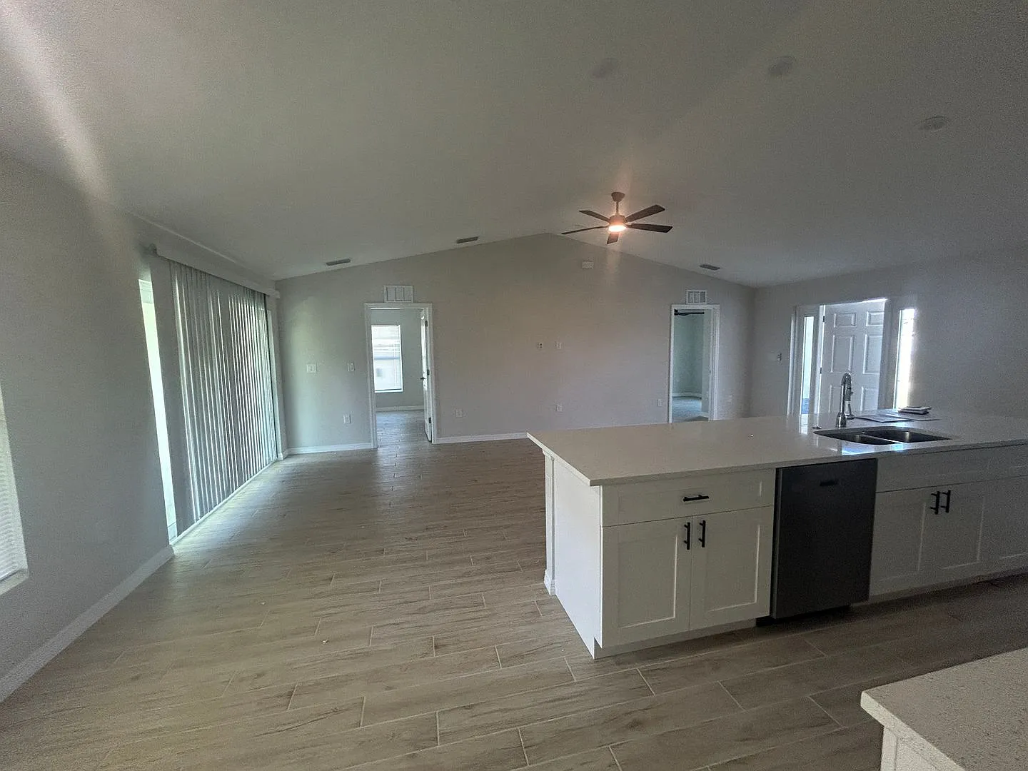 Coming soon ! Brand New Construction 4/3 — Photo 3