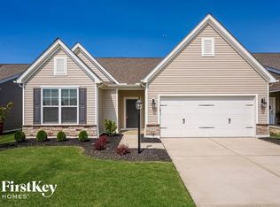 215 Woodland Sky Dr, Pataskala, OH 43062