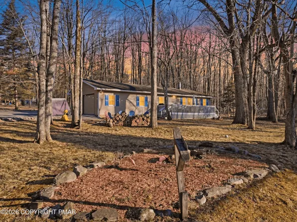 2104 Totem Trl, Pocono Lake, PA 18347