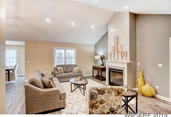 5th image of 4019 Brookshore Dr
