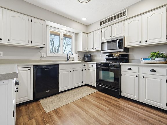 2nd image of 112 S Cottage Ave