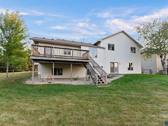 3rd image of 704 W Victory Ln