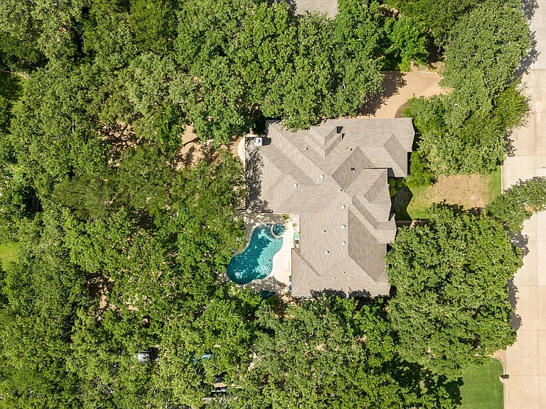 1004 Chimney Hill Trl — Photo 39