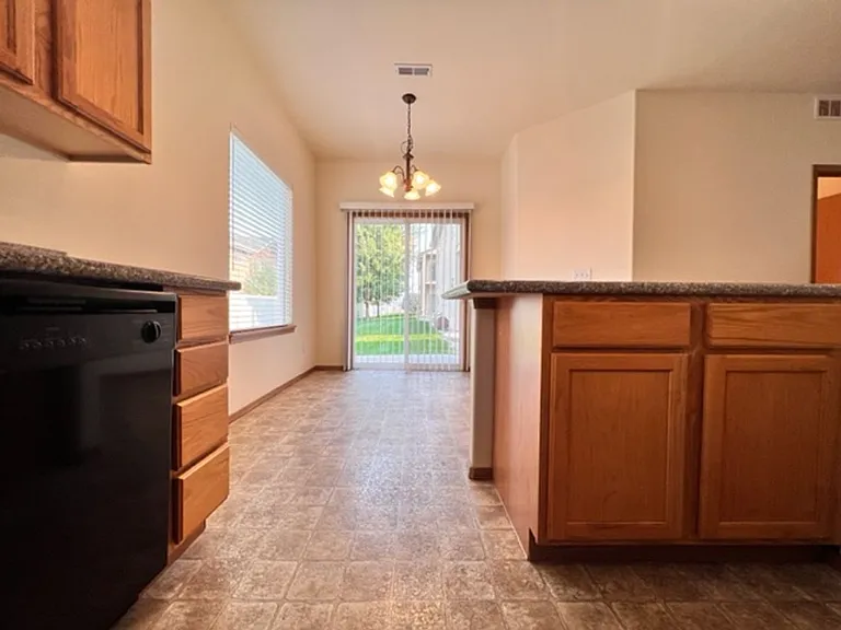 1927 E Wilson Ln — Photo 9