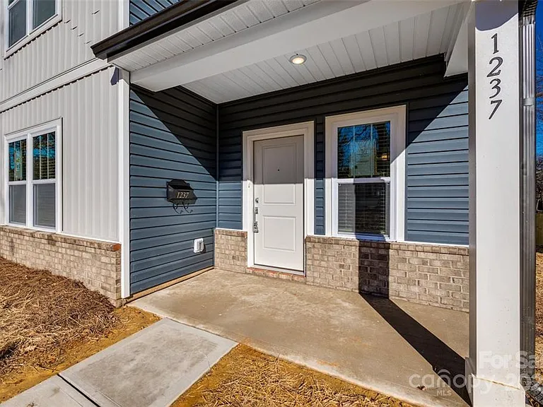 1237 Eastway Dr — Photo 6