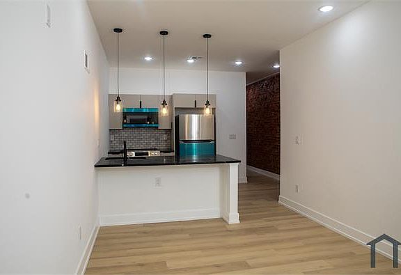 3rd image of 1230 W Hilton St #A