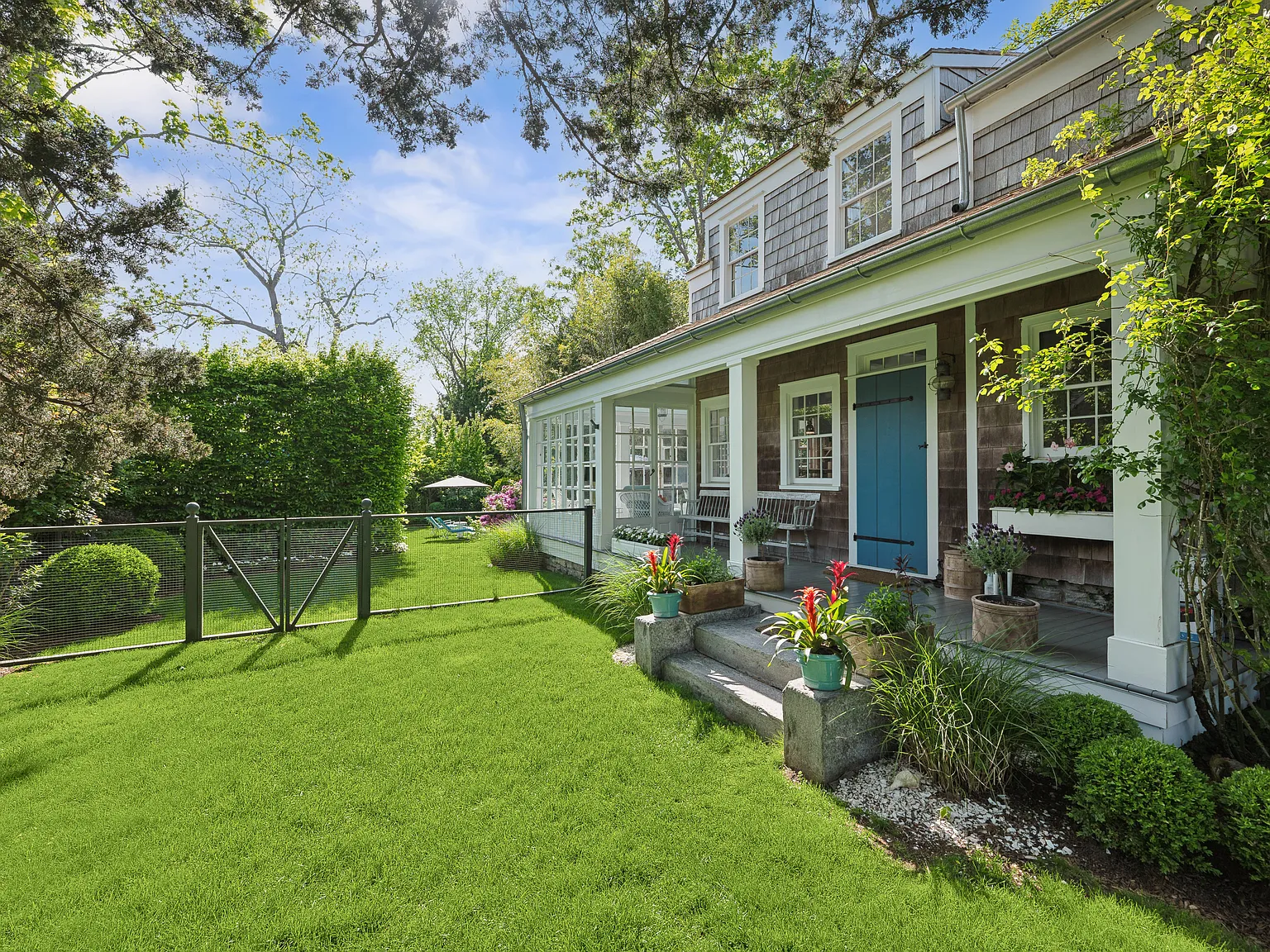 Historic Maritime Manor With Secluded Grounds — Photo 4