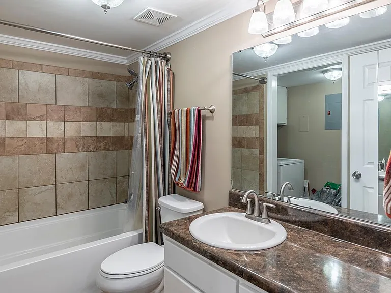 510 E Gillespie St #B8 — Photo 9
