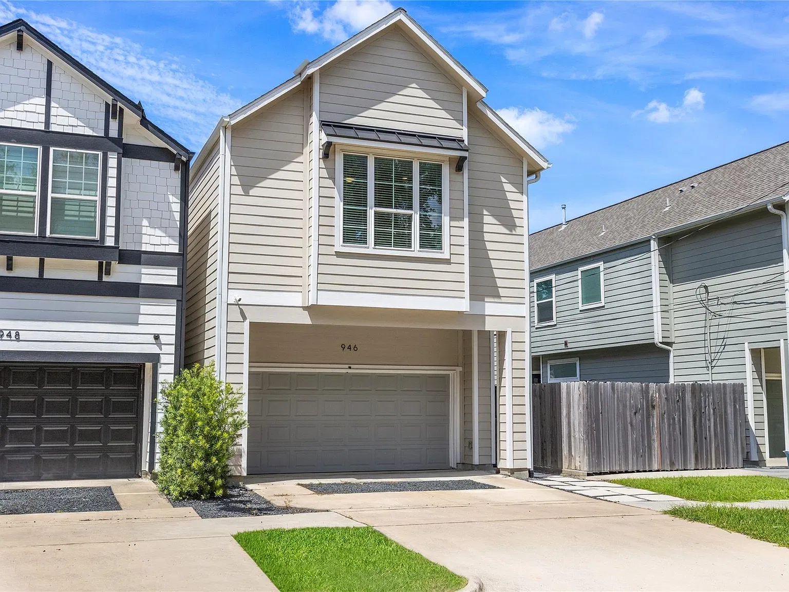 3 bed, 2.5 bath, 2587 sqft, $3,800 — Photo 1