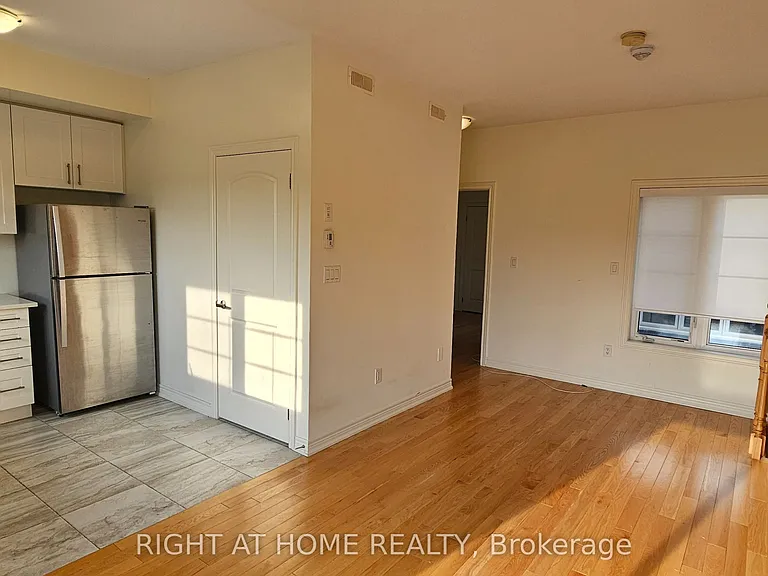9430 Bayview Ave #UPPER — Photo 8