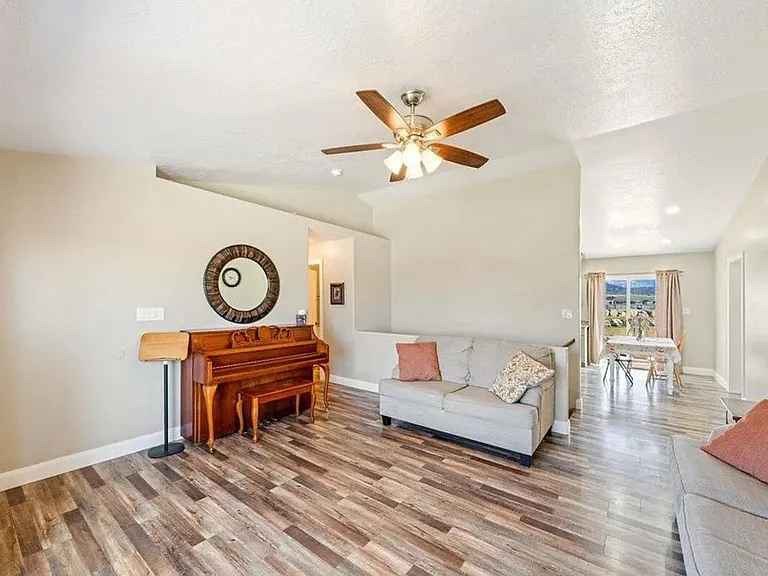 810 E Homestead Blvd — Photo 7