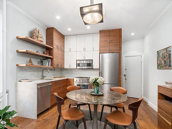 3rd image of 111 W 11th St APT 2RE