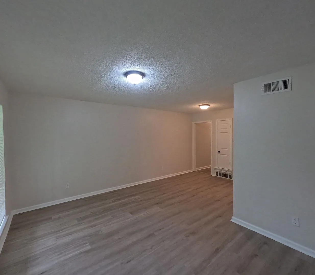 Fully Renovated 2BR Duplex Near University of Memphis | Pet Friendly — Photo 3