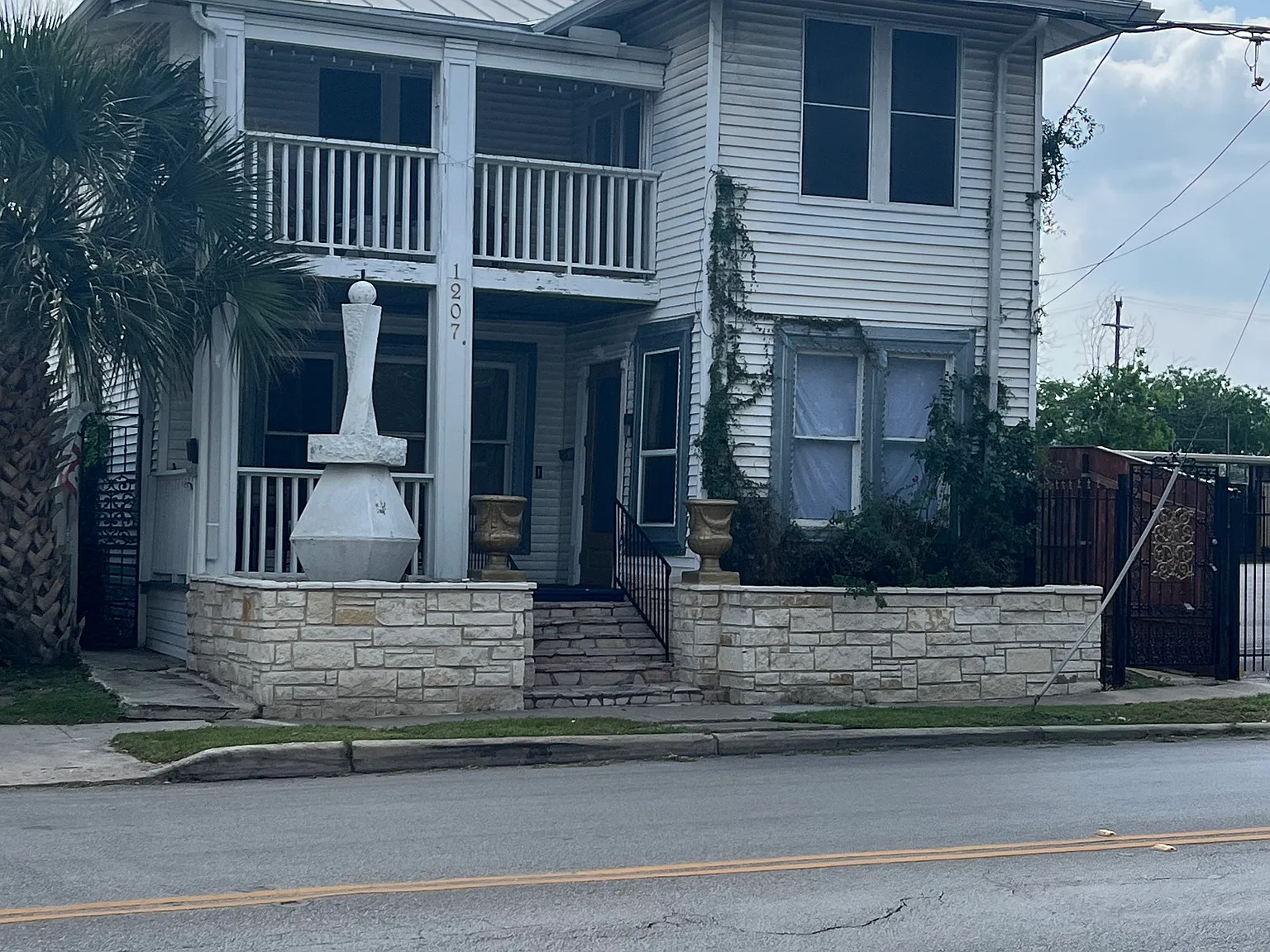 1207 McCullough Ave — Photo 1