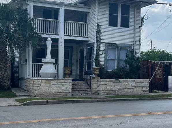 1207 McCullough Ave, San Antonio, TX 78212