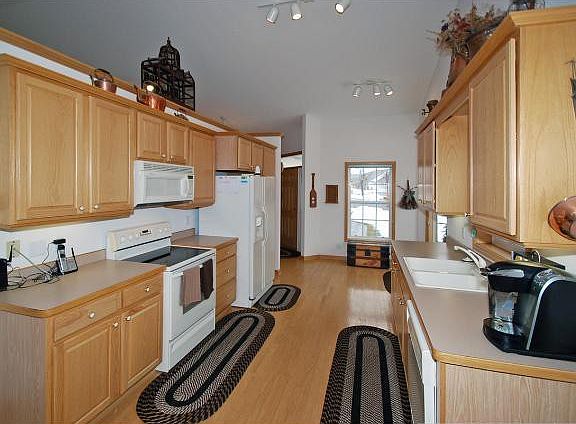 3rd image of 602 Holly Ln N