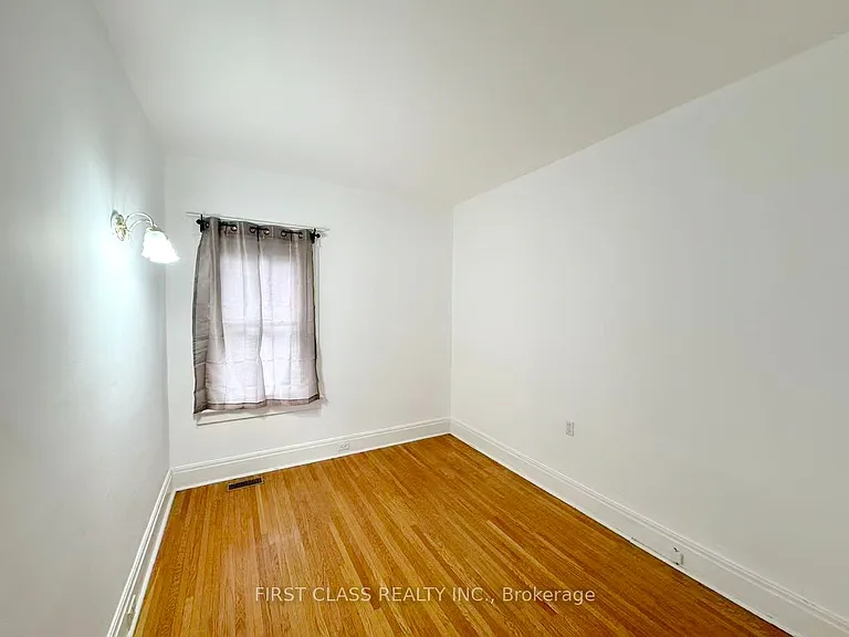 9 Grantham Ave S — Photo 27