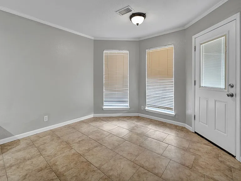8632 Duke Ave — Photo 6