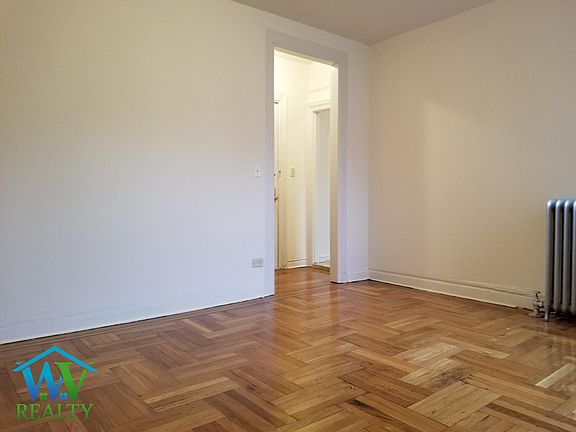 5th image of 2303 Creston Ave #3G