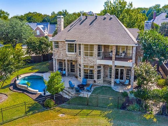 5th image of 804 Lakewood Dr