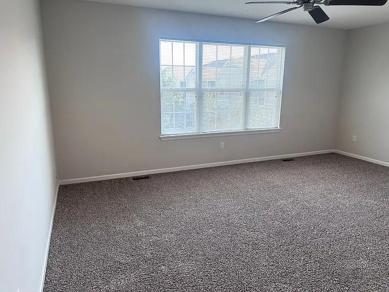 1540 NE Erin Ct — Photo 10