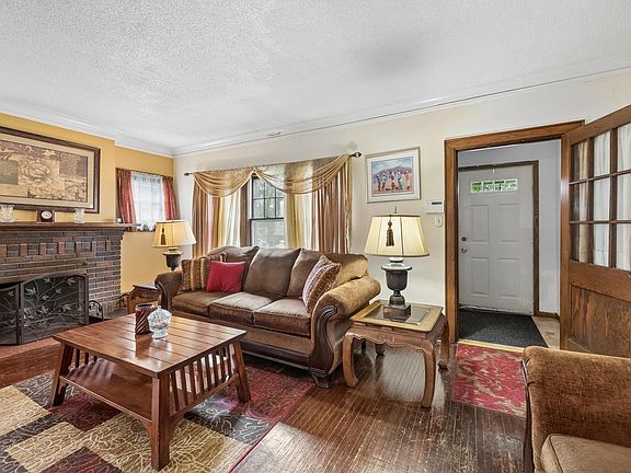 4th image of 1418 Queen Ave N