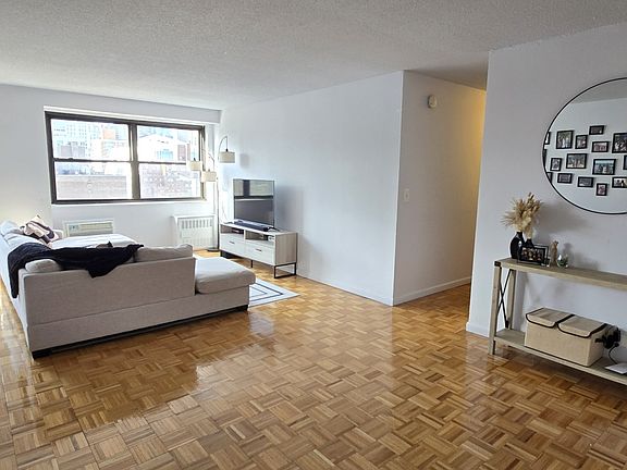 3rd image of 401 2nd Ave APT 14G