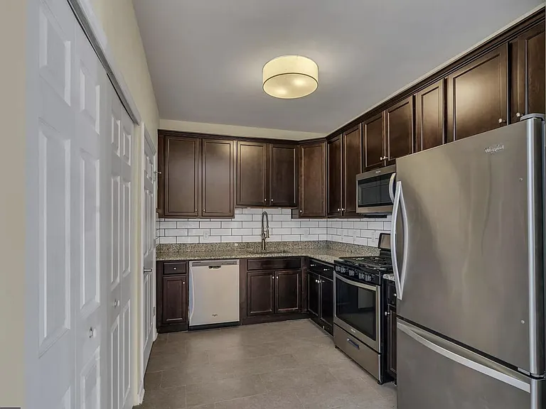 1113 Halifax Pl — Photo 9