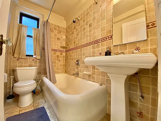 Rented by Oxford Property Group | media 25